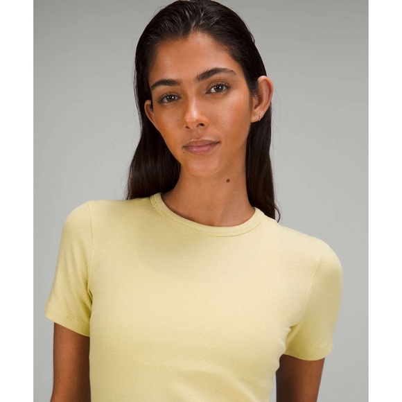 *Discontinued* Brand New Lululemon Hold Tight Short Sleeve Shirt - Picture 3 of 5